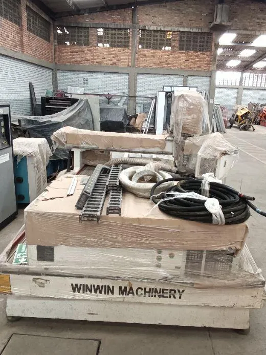 MAQUINA CNC MARCA WINWIN  MACHINERY 