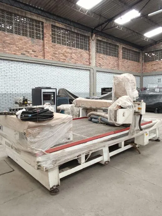 MAQUINA CNC MARCA WINWIN  MACHINERY 
