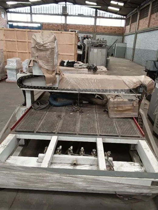 MAQUINA CNC MARCA WINWIN  MACHINERY 