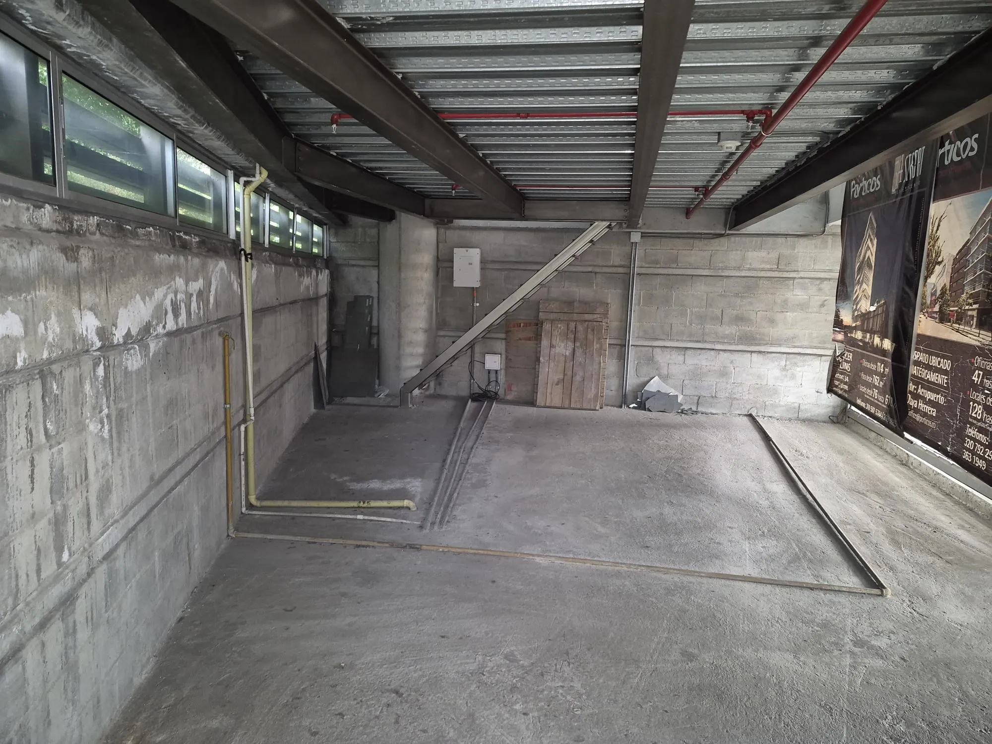 Local interior piso 1